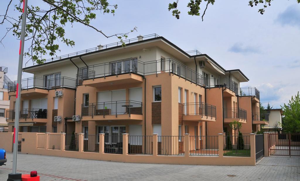 Zen Apartman Sunshine Zamardi Bagian luar foto